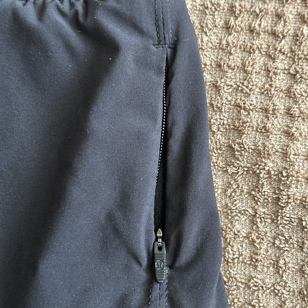 Lululemon Athletic Choose A Side Shorts White Bubble print ~ EUC - Picture 4 of 7